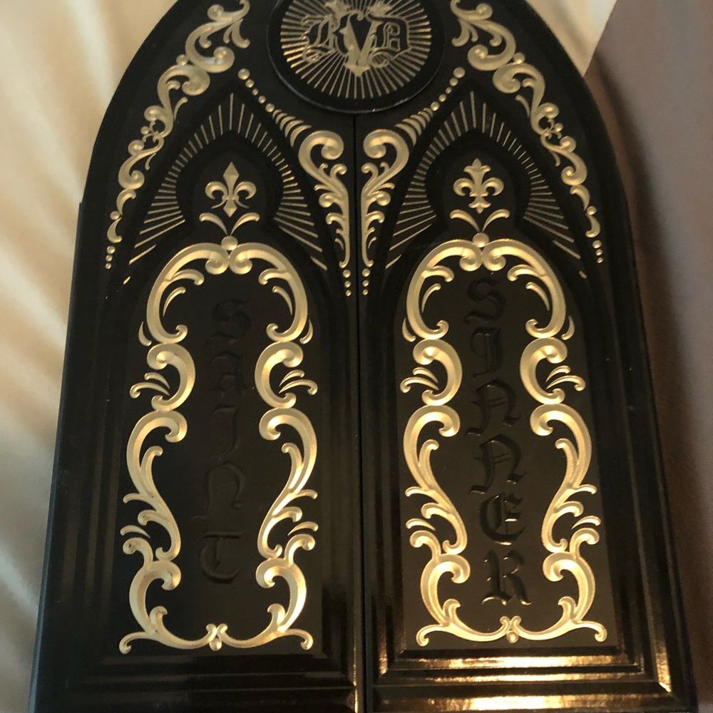 LIMITED EDITION Kat Von D Saint and Sinner palette